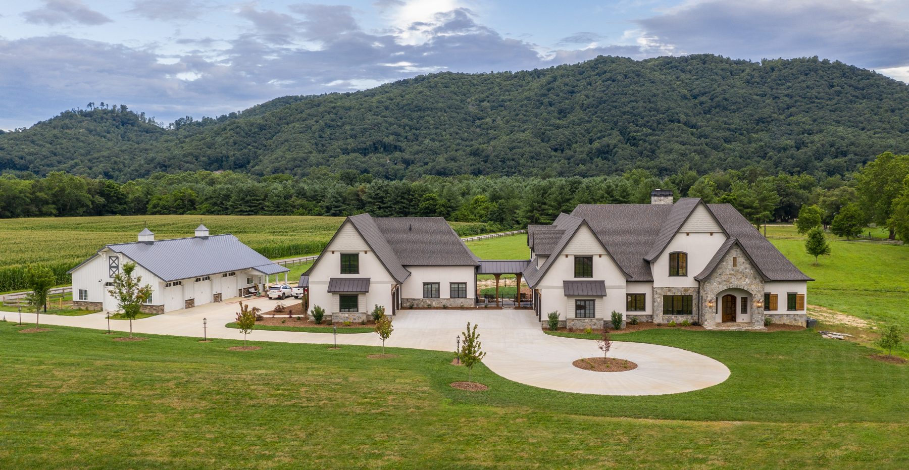 Luxury Custom Home Builder in Asheville - Osada Construction Exterior View of Asheville Traditional Home